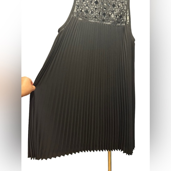 Trina Turk beautiful black pleated mini dress size 10 - Picture 6 of 10